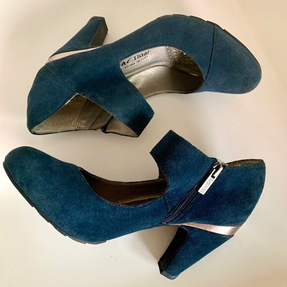 KENNETH COLE REACTION Spicy Juice Navy Blue Suede Zip Pumps Heels Size 8.5 M - Picture 1 of 7